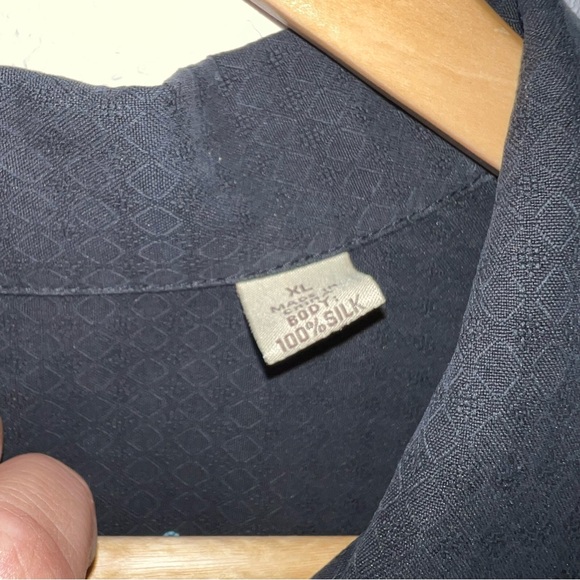 Tommy Bahama 100% Silk Embroidered Midnight Martini’s Shake It Up 2010 Shirt XL - Picture 10 of 10